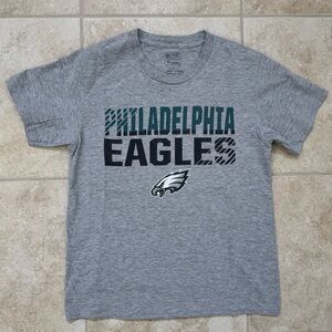 Philadelphia Eagles Youth Short Sleeve T-Shirt 
Size: Medium
Color: Green/Grey